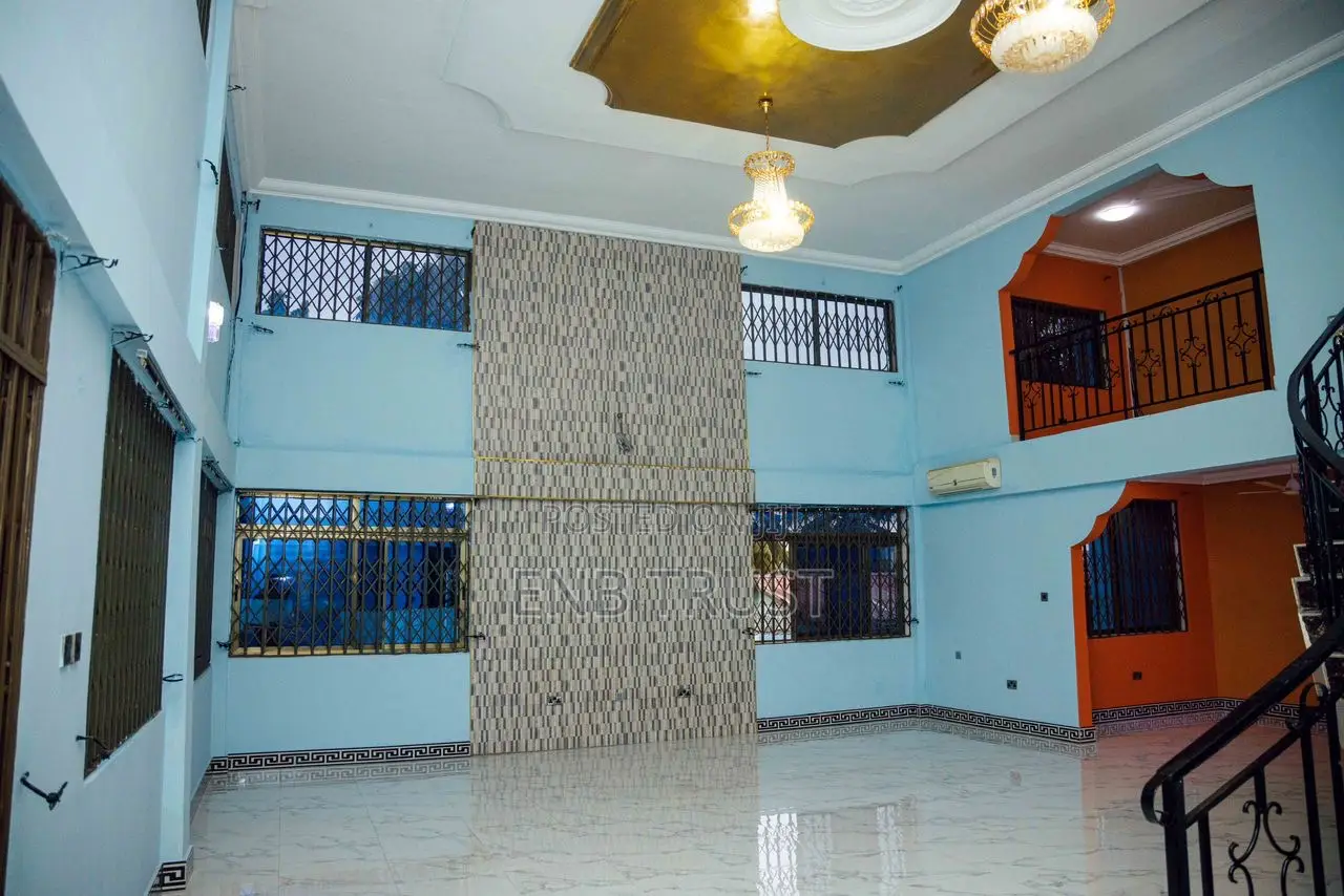9bdrm House in Kwabenya, Ga East Municipal for sale