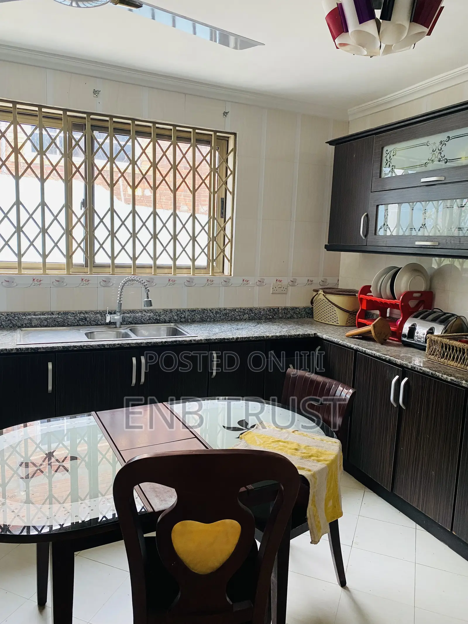 9bdrm House in Kwabenya, Ga East Municipal for sale