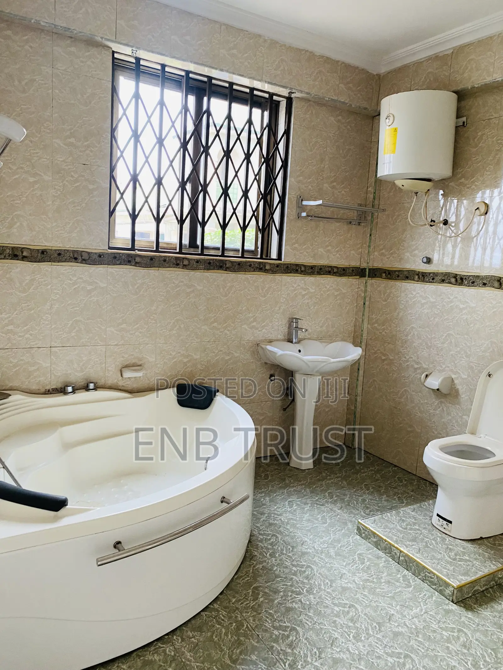 9bdrm House in Kwabenya, Ga East Municipal for sale