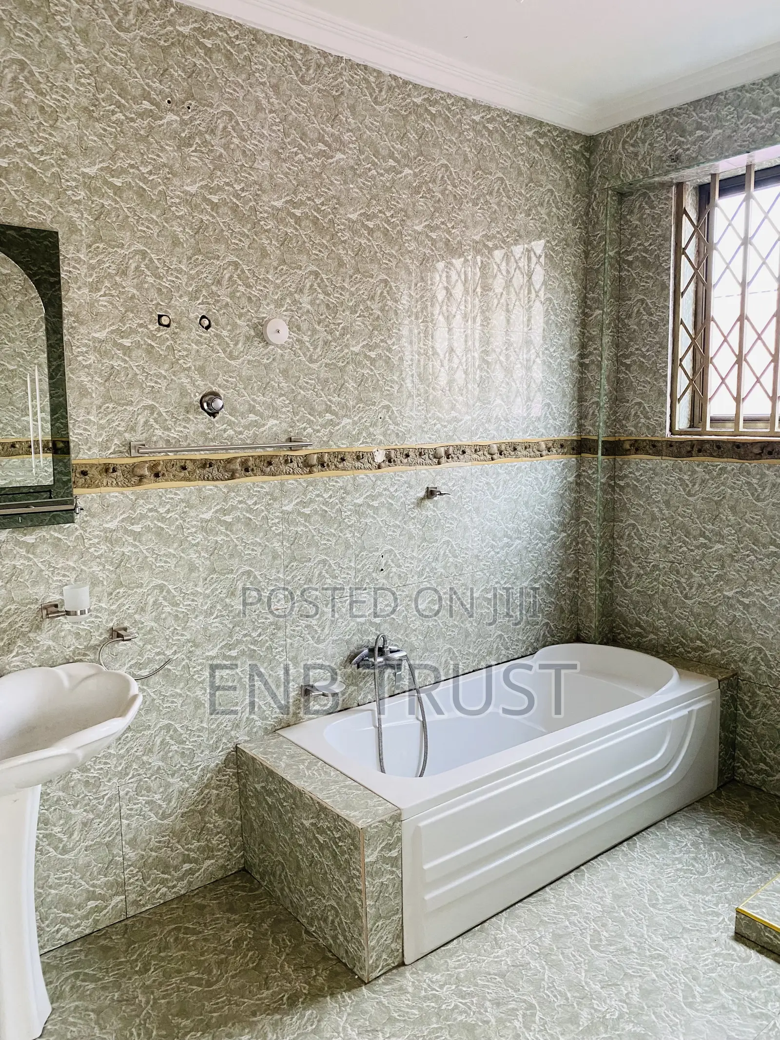 9bdrm House in Kwabenya, Ga East Municipal for sale