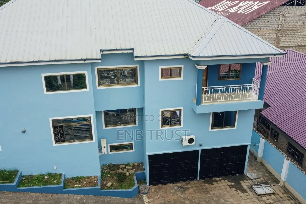 9bdrm House in Kwabenya, Ga East Municipal for sale