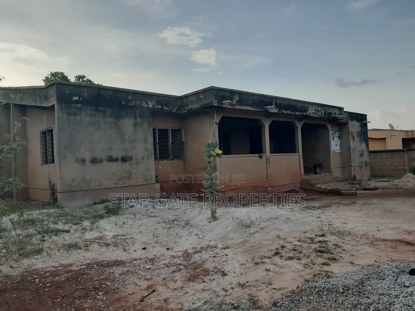 5bdrm House in Brofoyeduru Adumasa, Kumasi Metropolitan for sale