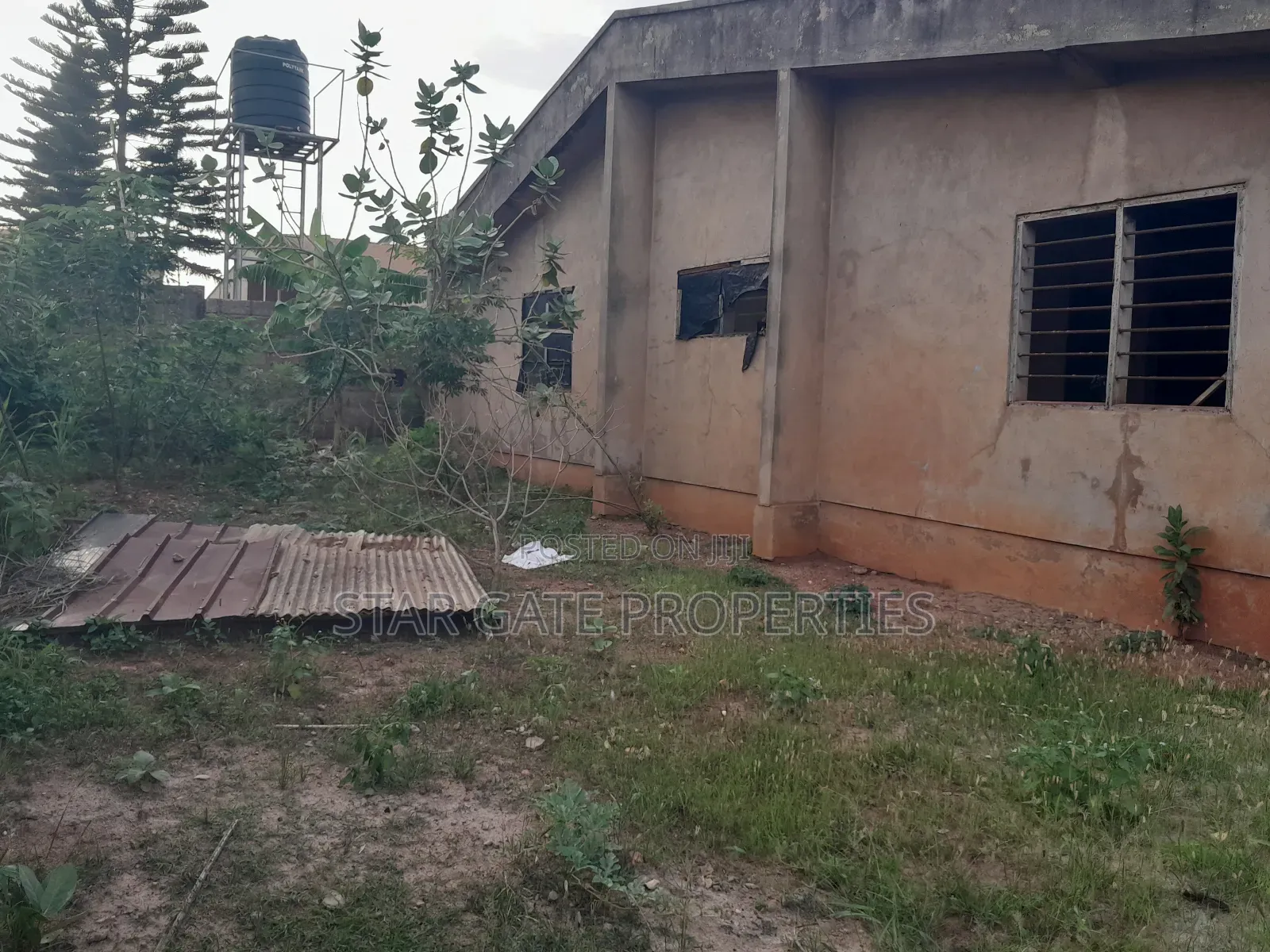 5bdrm House in Brofoyeduru Adumasa, Kumasi Metropolitan for sale