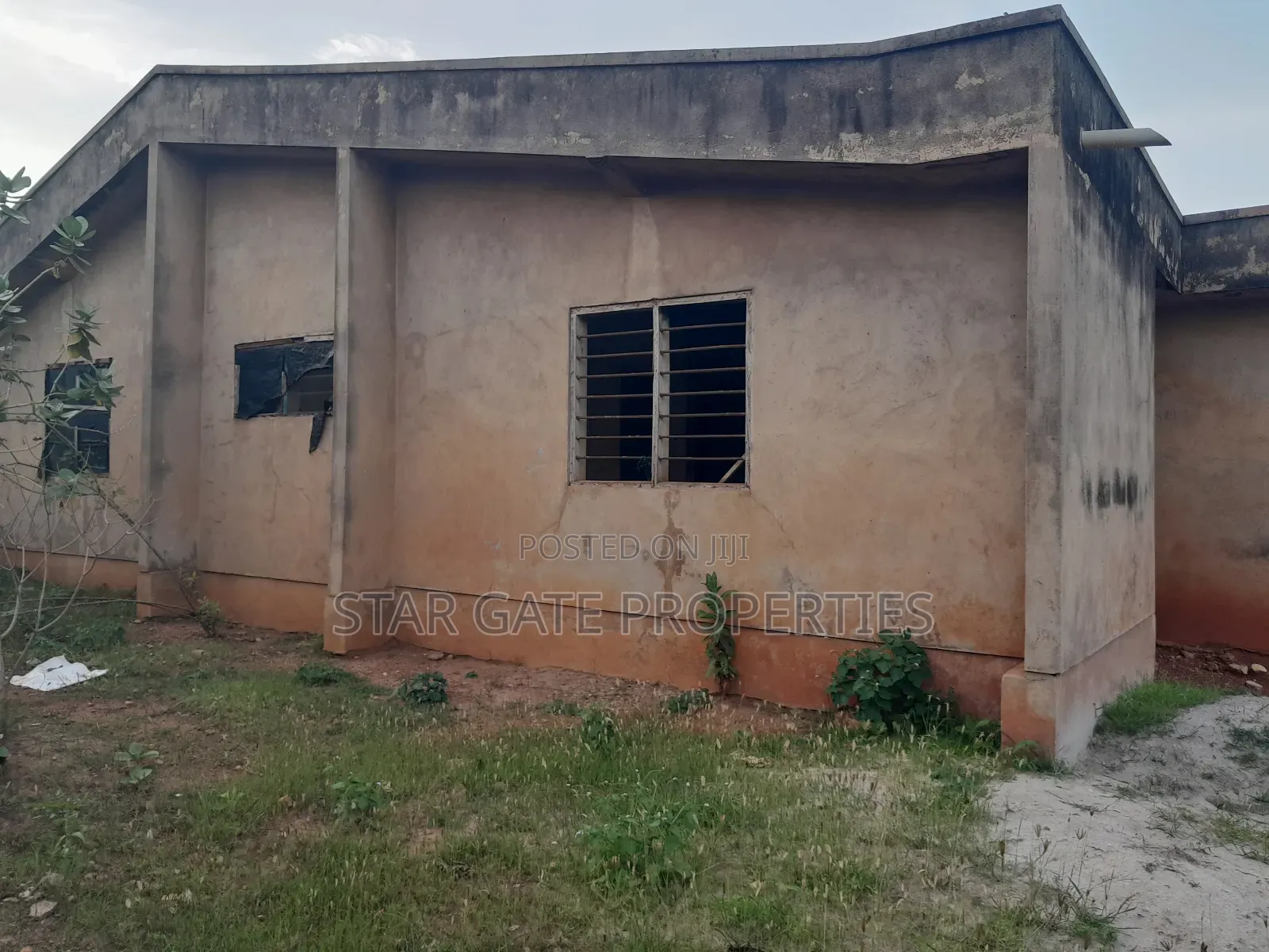 5bdrm House in Brofoyeduru Adumasa, Kumasi Metropolitan for sale