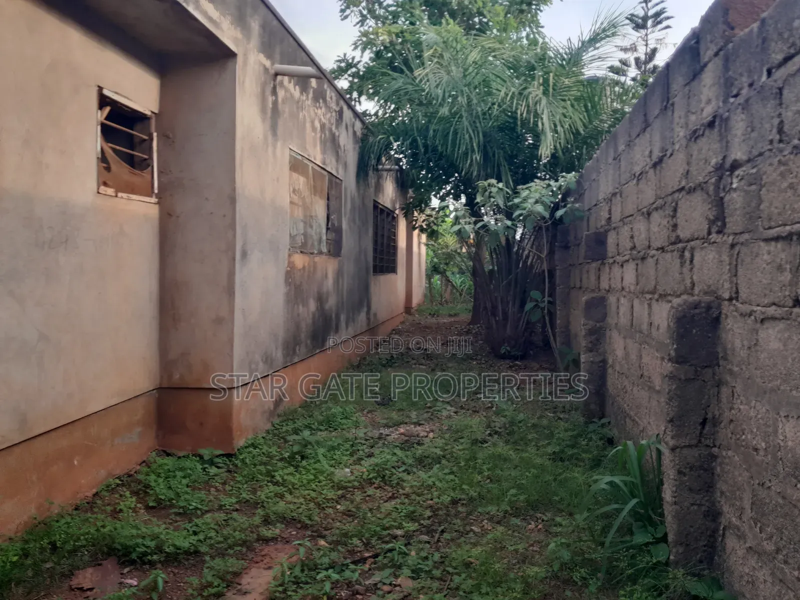 5bdrm House in Brofoyeduru Adumasa, Kumasi Metropolitan for sale