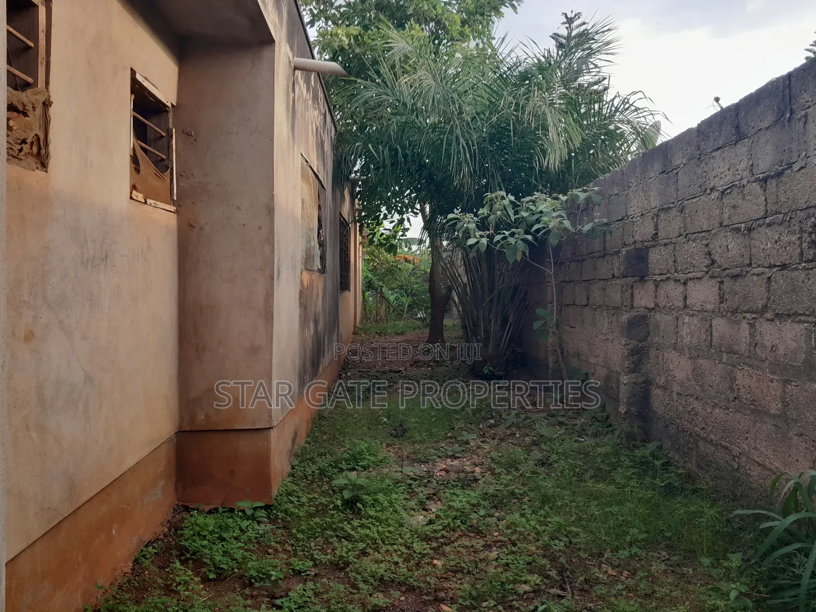 5bdrm House in Brofoyeduru Adumasa, Kumasi Metropolitan for sale