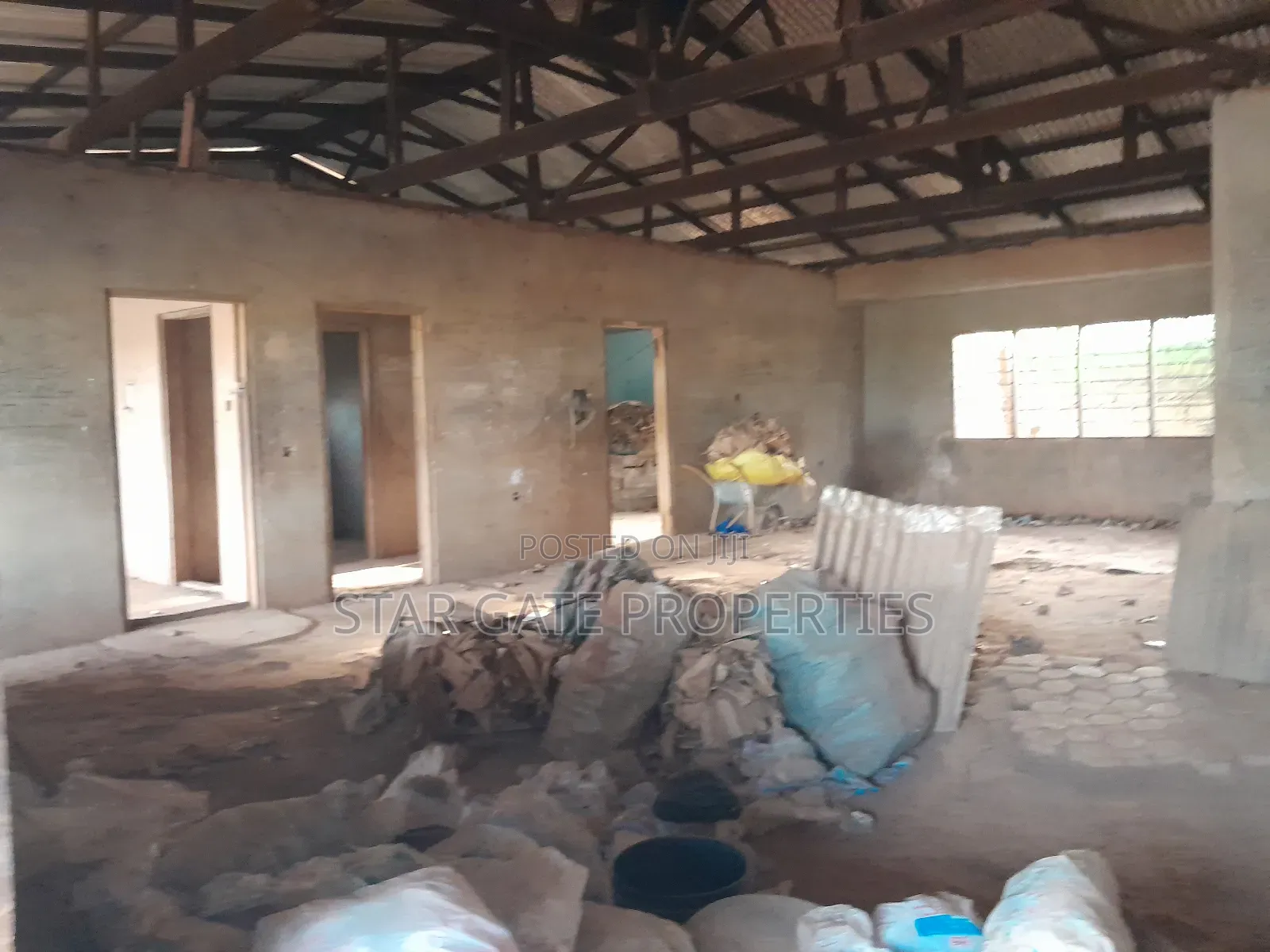 5bdrm House in Brofoyeduru Adumasa, Kumasi Metropolitan for sale