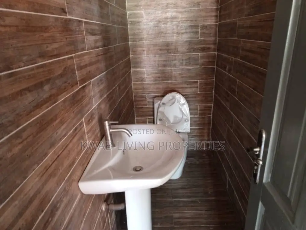3bdrm House in Adenta for rent