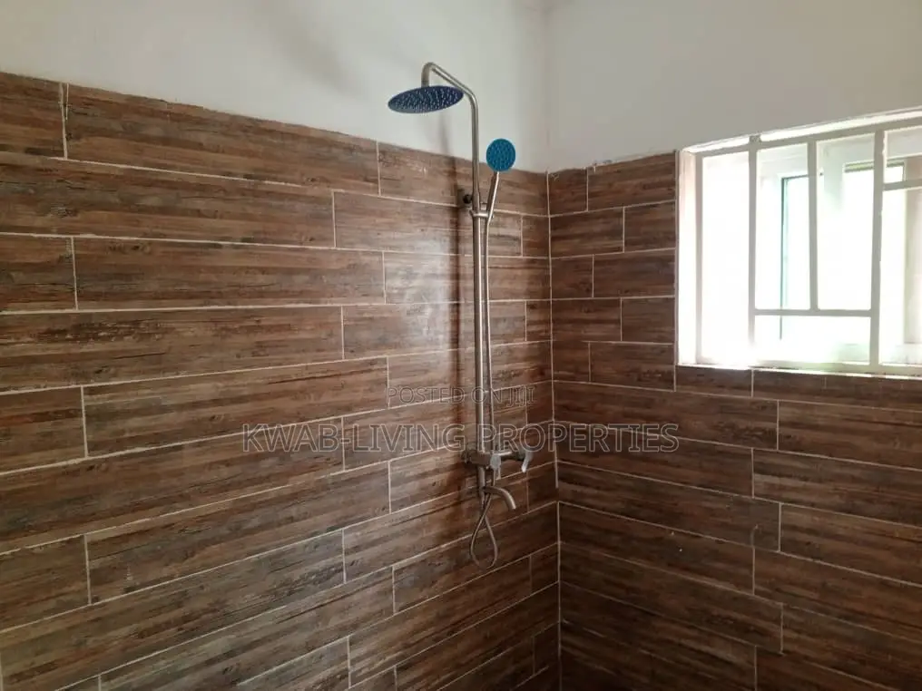 3bdrm House in Adenta for rent