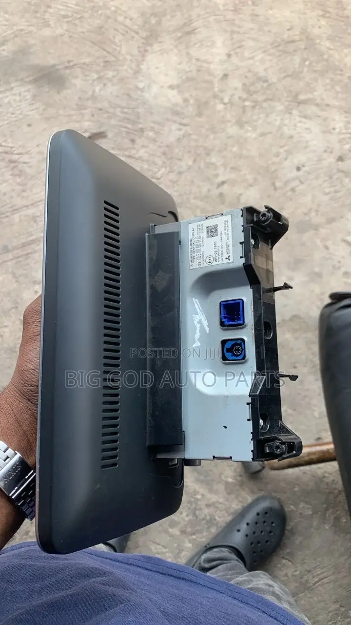 Mercedes Benz W205 C300 Original Screen
