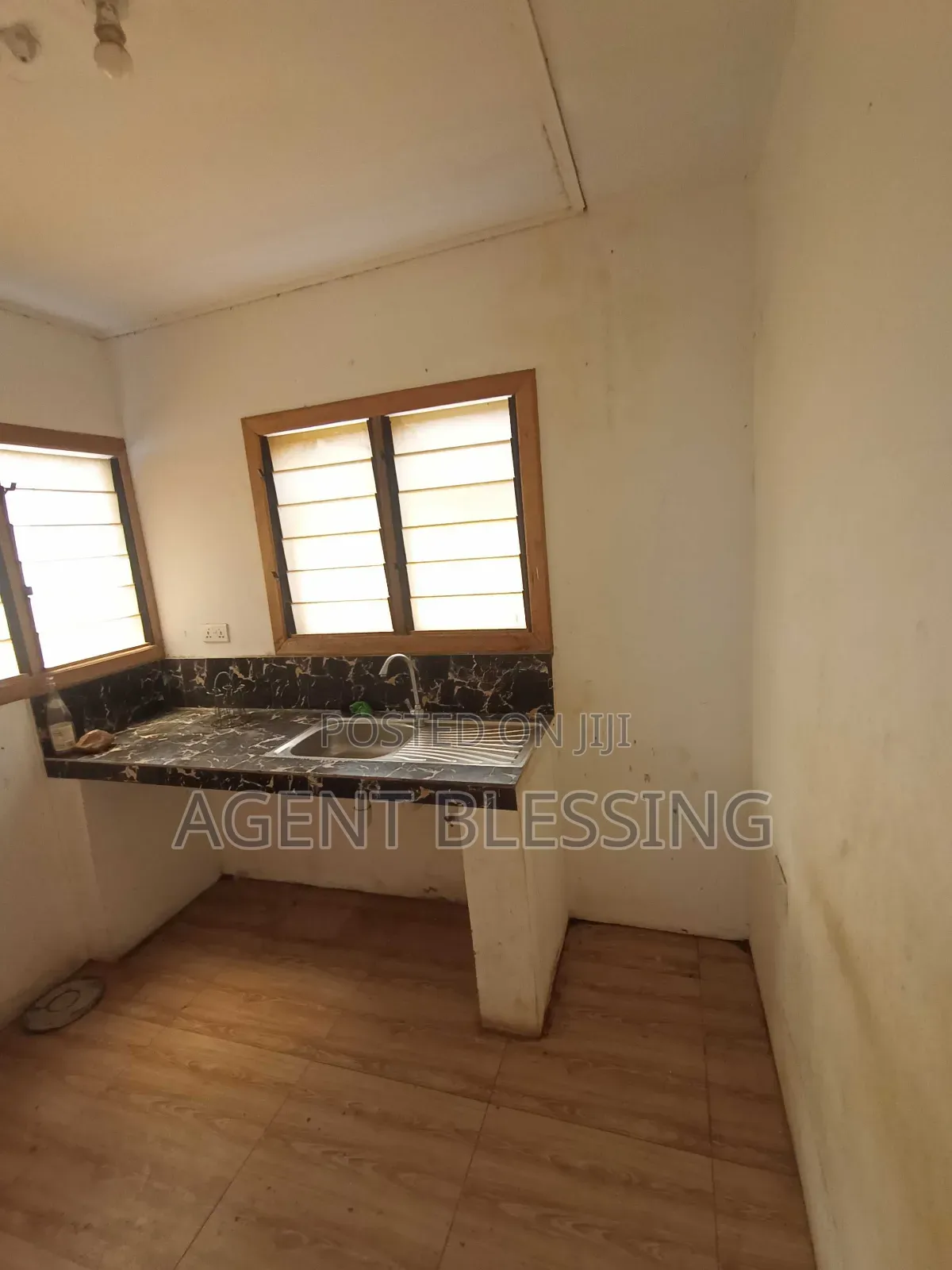 2bdrm Apartment in Community 25, Tema Metropolitan for rent
