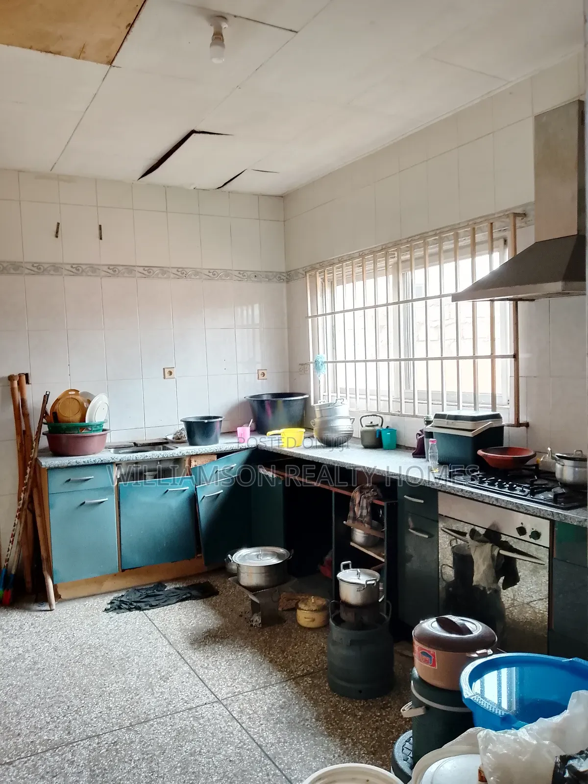 4bdrm House in Community 18 Area, Spintex for sale