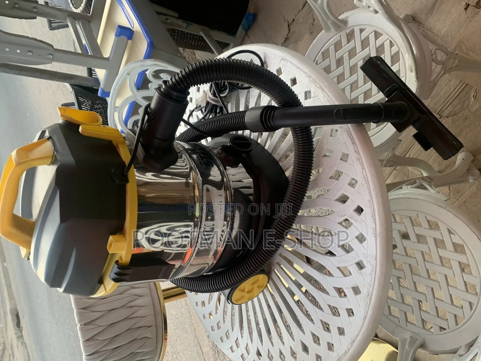 Universal Stanley Wet/ Dry Vacuum Cleaner