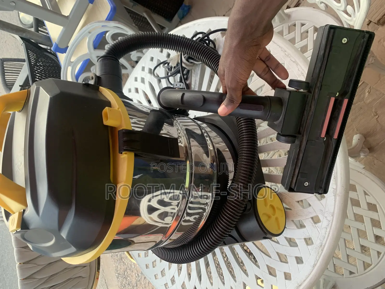 Universal Stanley Wet/ Dry Vacuum Cleaner