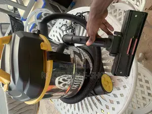 Universal Stanley Wet/ Dry Vacuum Cleaner