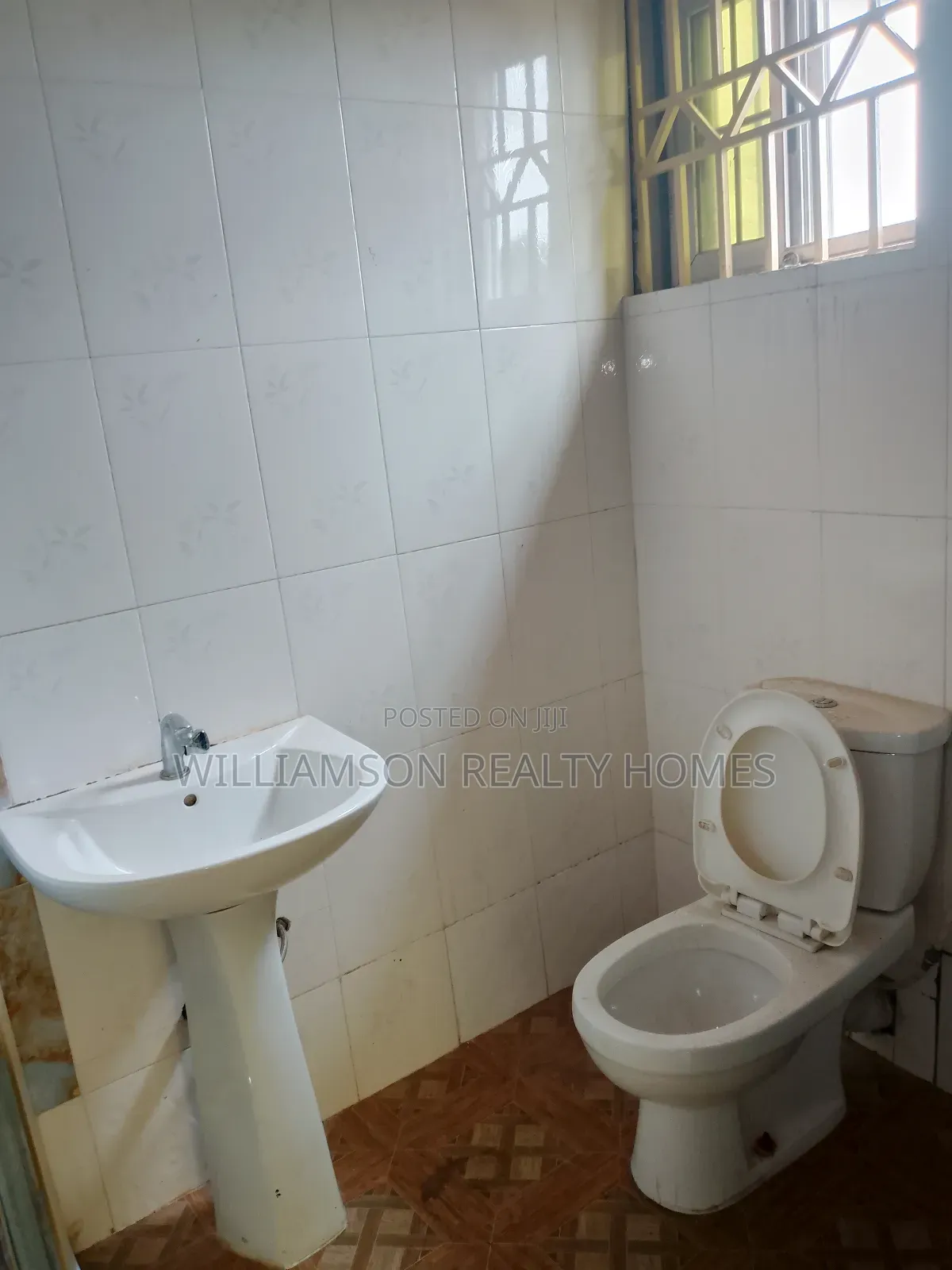 3bdrm Apartment in Hfc Estate Area, Spintex for rent