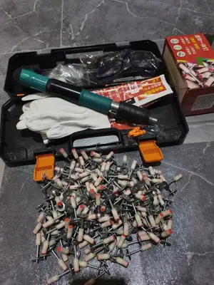 Nail Gun With 400 Nails, Goggles, Gloves And Accessories