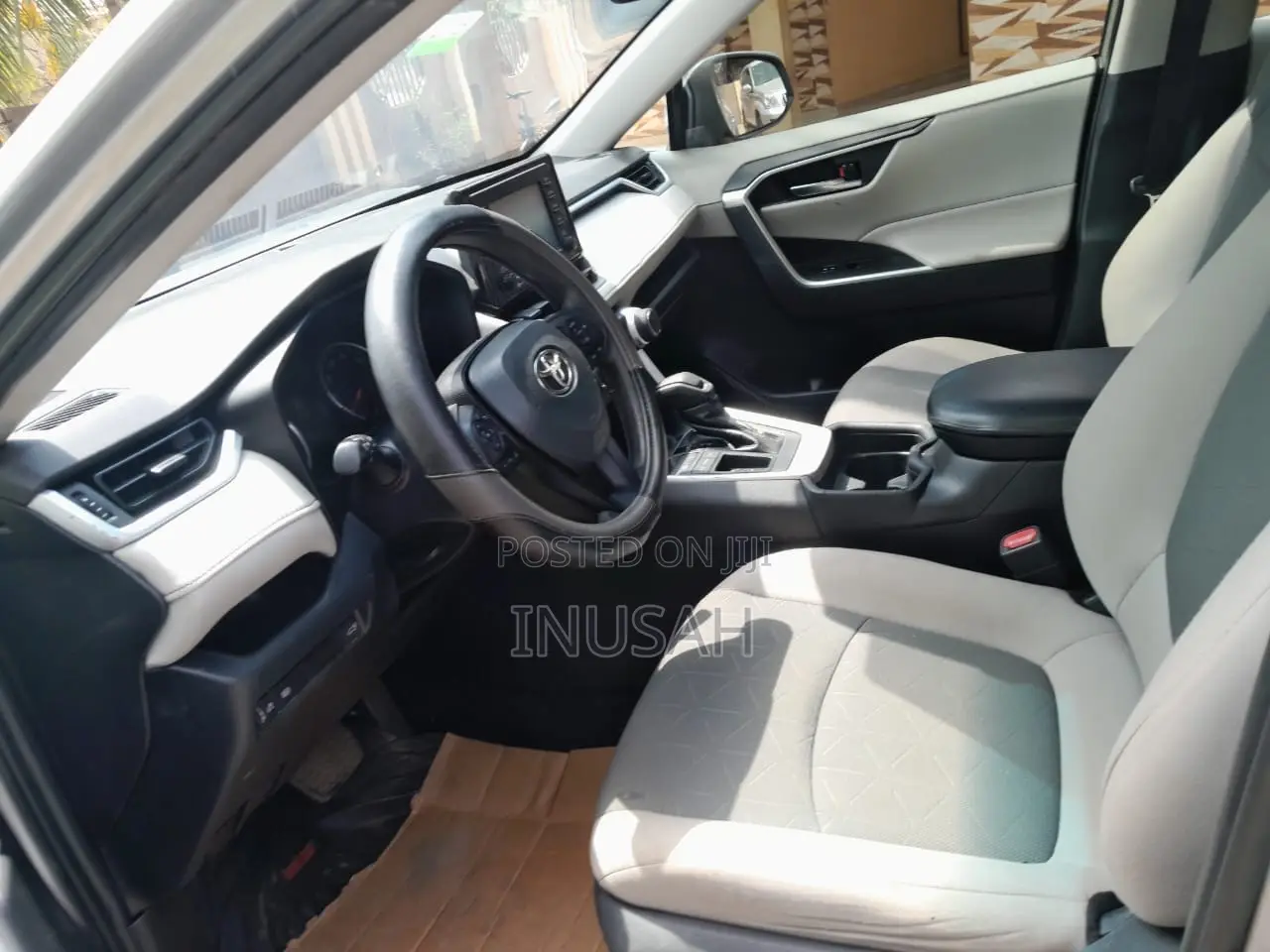 Toyota RAV4 XLE AWD 2020 Gray