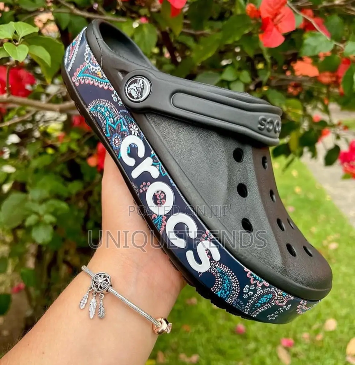 Black Unisex Bayaband Crocs