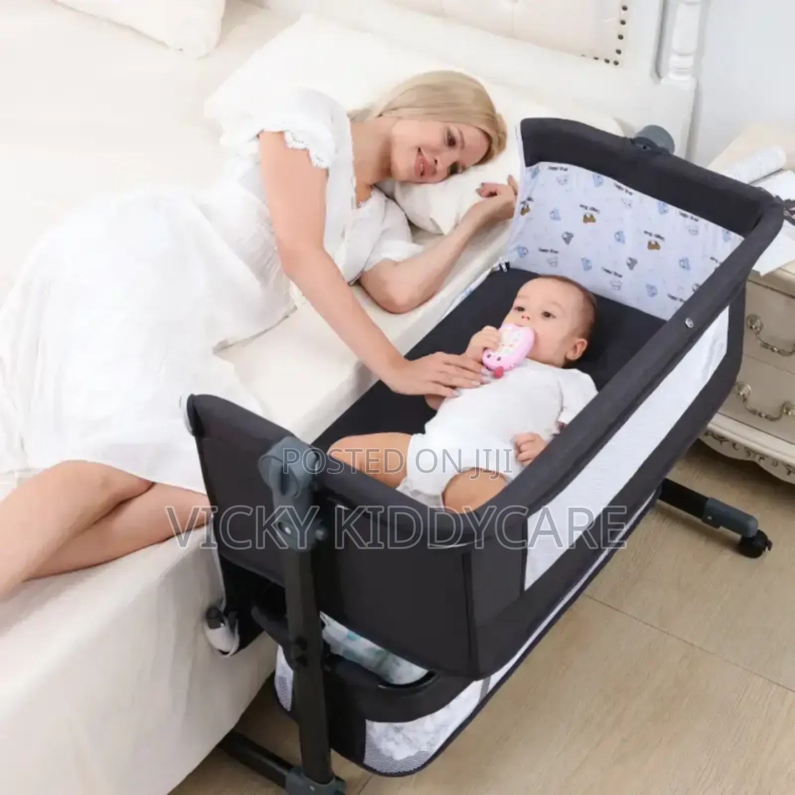 Bedside Baby Crib 3 in 1 Folding Baby Bassinet With Net