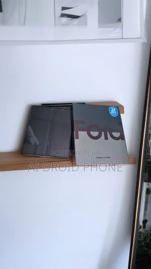 New Samsung Galaxy Z Fold4 256 GB Gold