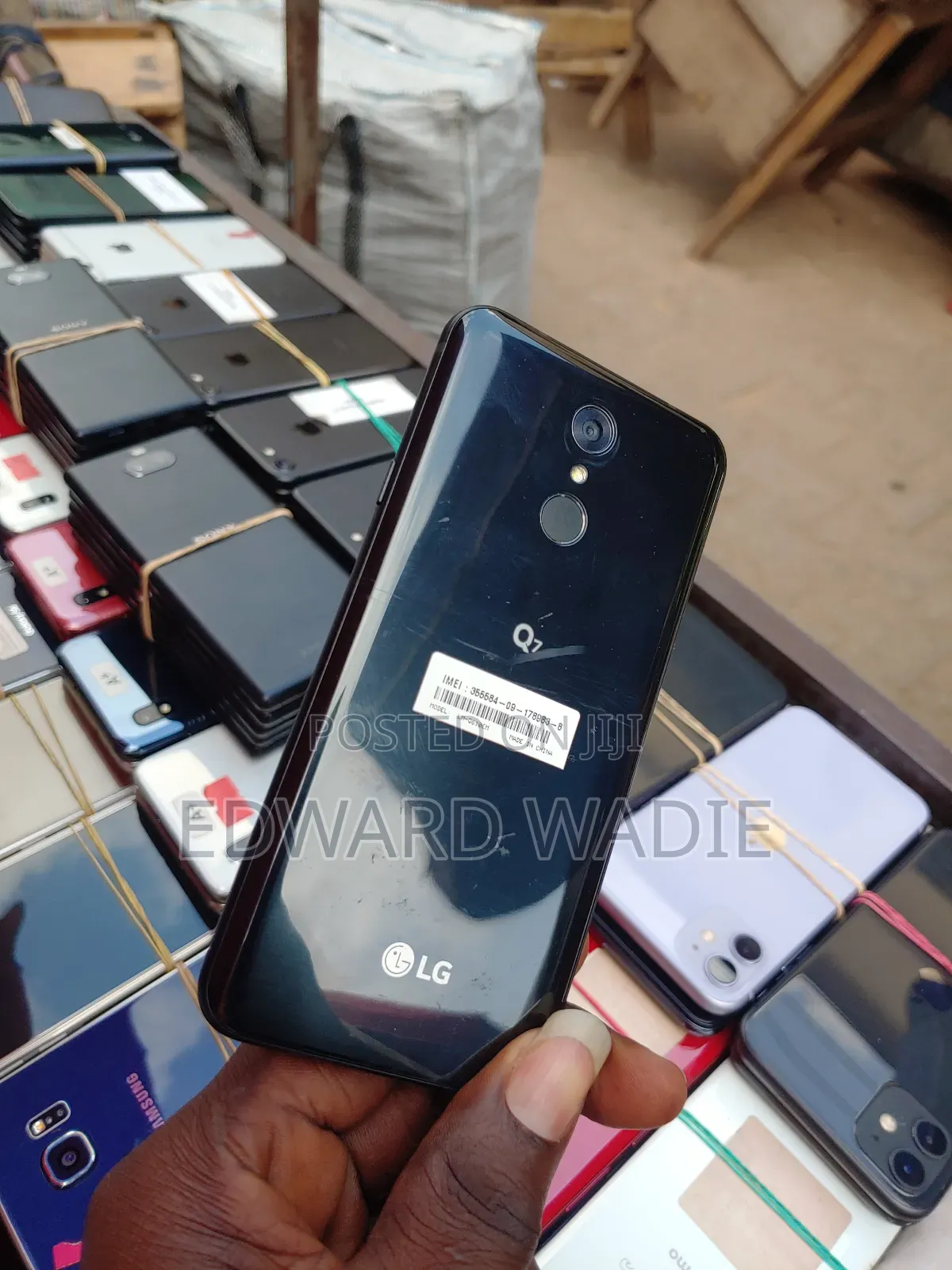 LG Q7 32 GB Black
