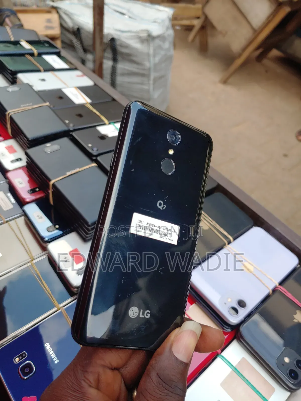 LG Q7 32 GB Black