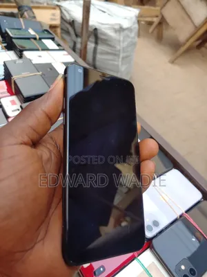 LG Q7 32 GB Black