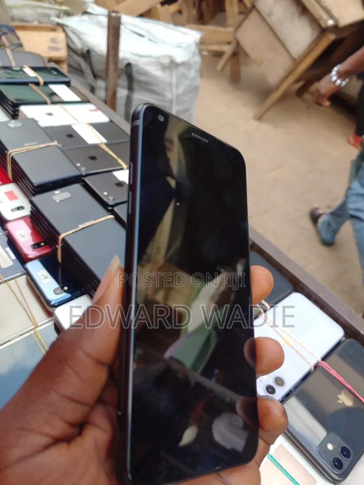 LG Q7 32 GB Black