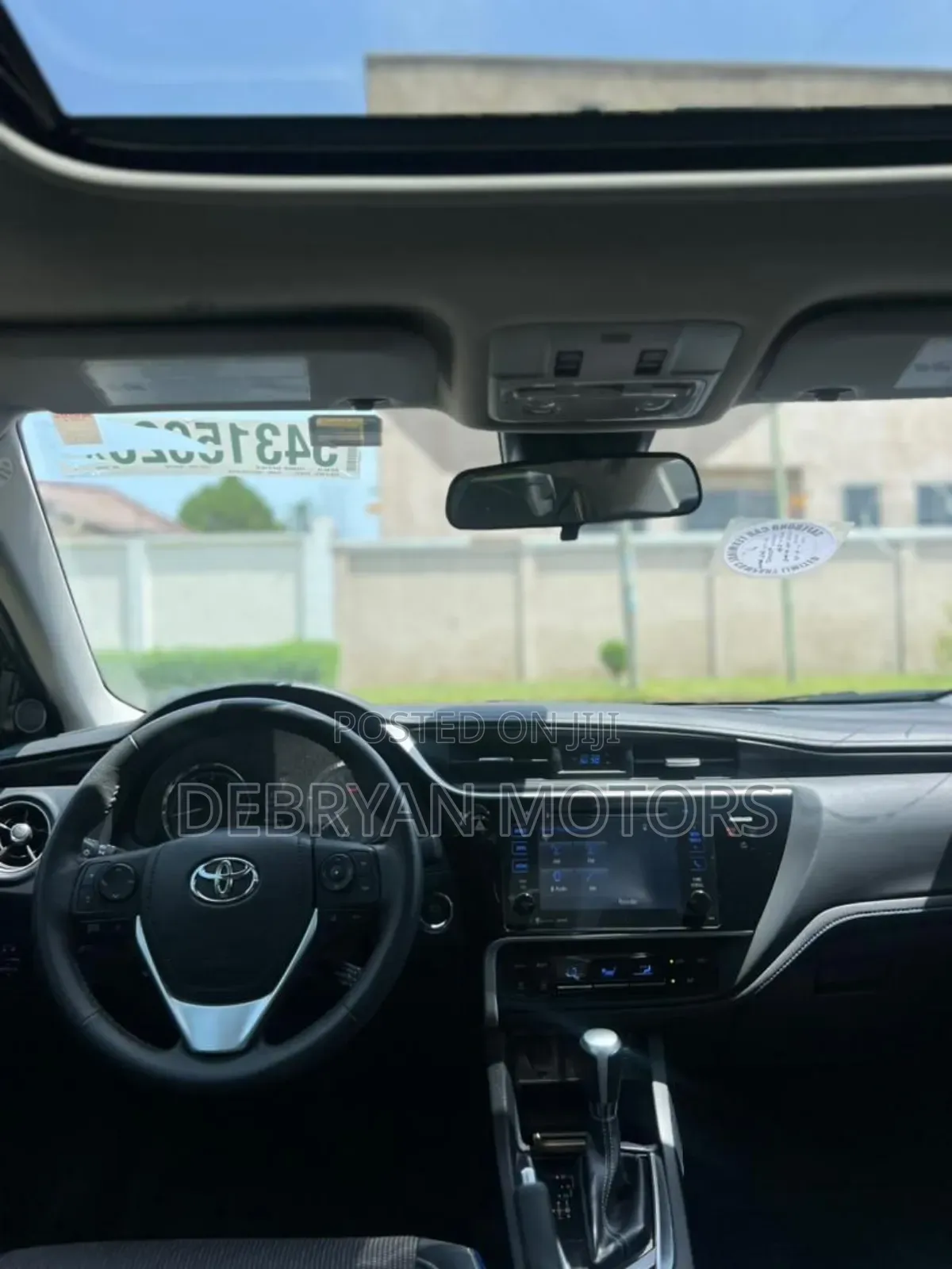 Toyota Corolla SE (1.8L 4cyl 2A) 2018 Silver