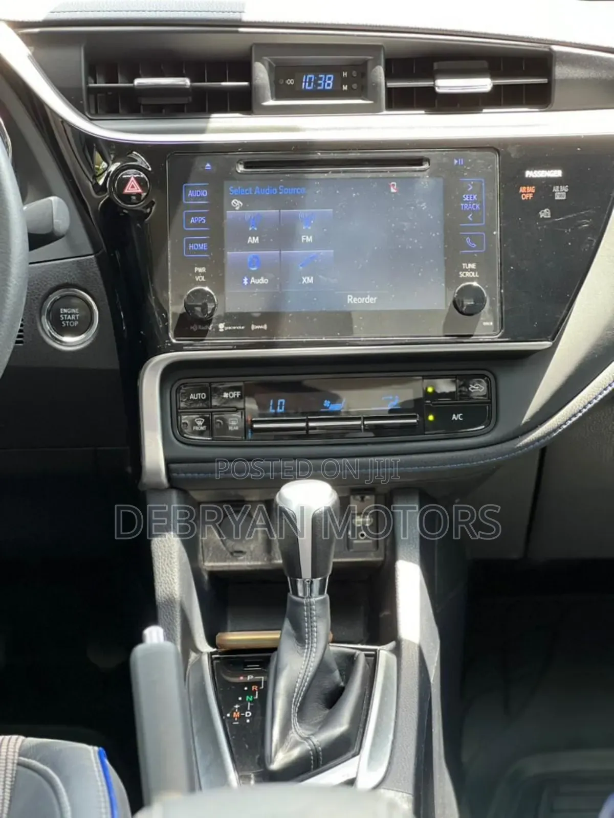 Toyota Corolla SE (1.8L 4cyl 2A) 2018 Silver