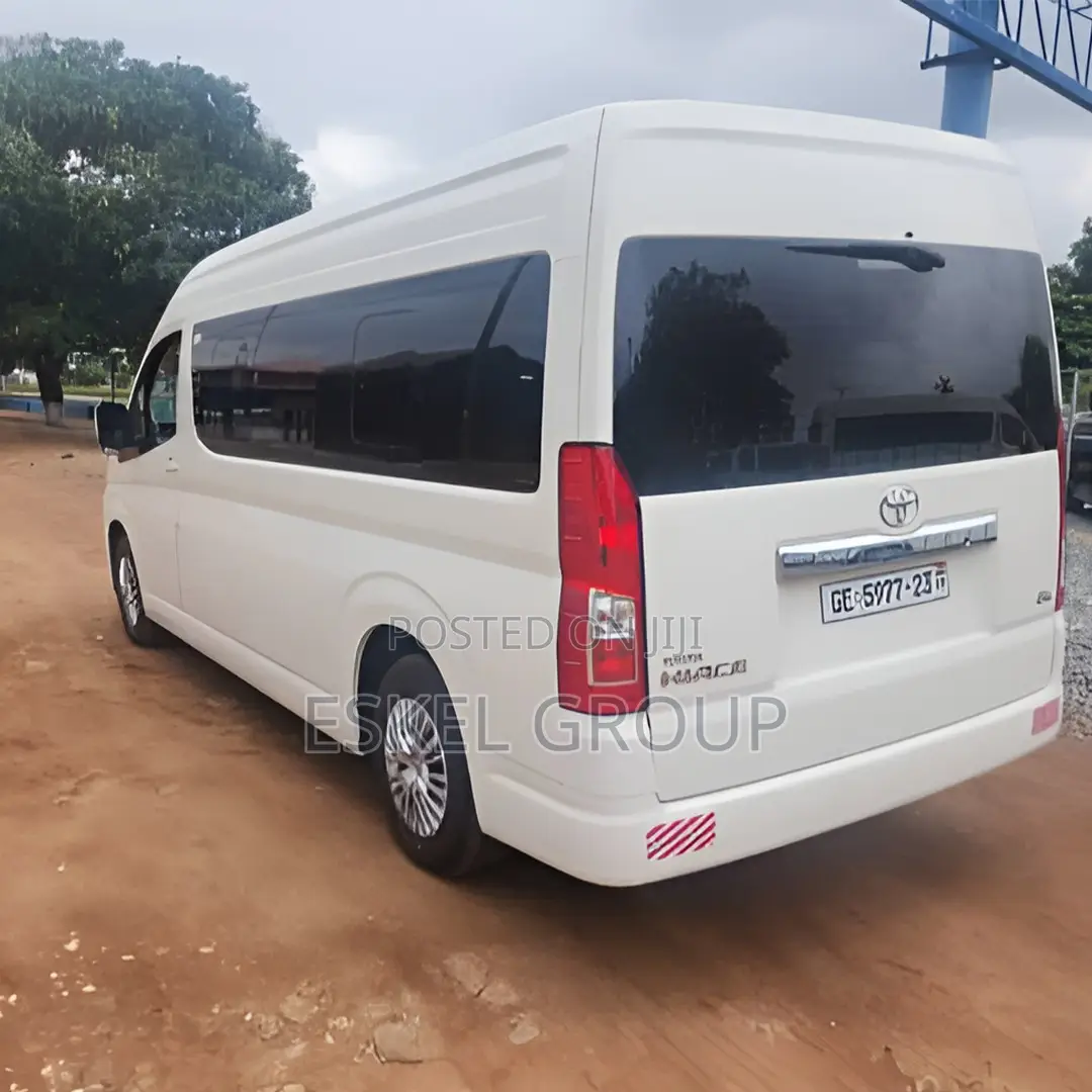 Hiace Bus for Rent Come With a Driver