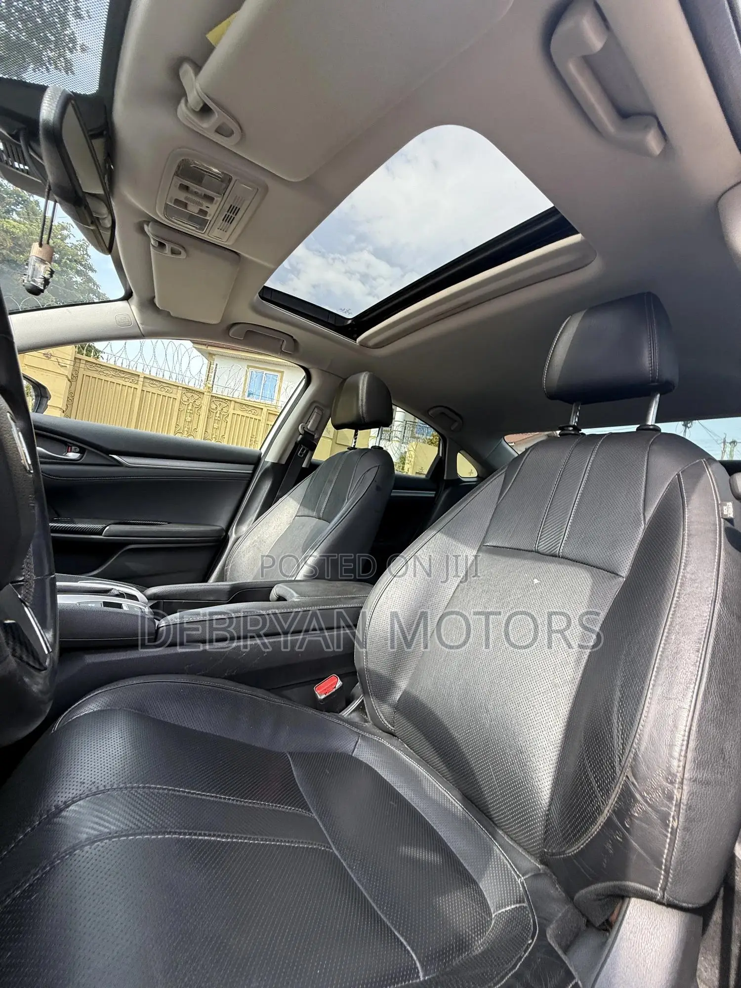 Honda Civic Touring 4dr Sedan (1.5L 4cyl) 2016 White