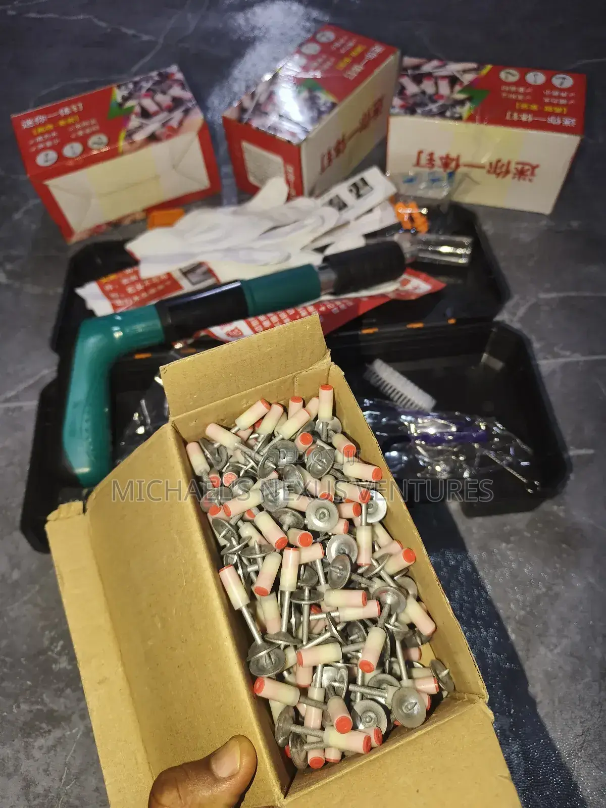 Nail Gun With 800 Nails and Accessories