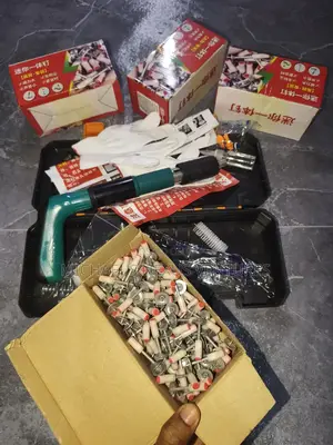 Nail Gun With 800 Nails and Accessories