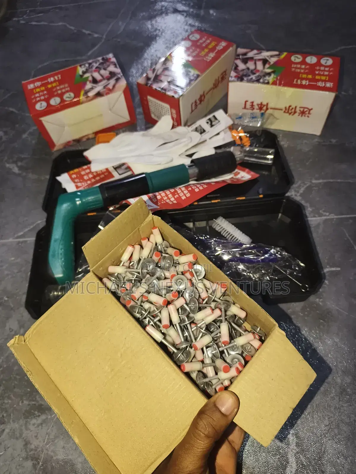 Nail Gun With 800 Nails and Accessories