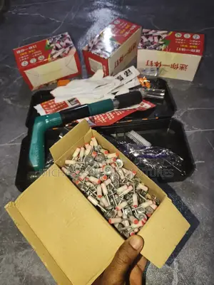 Nail Gun With 800 Nails and Accessories