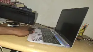 Laptop HP 250 G8 8GB Intel Core i5 SSHD (Hybrid) 500GB