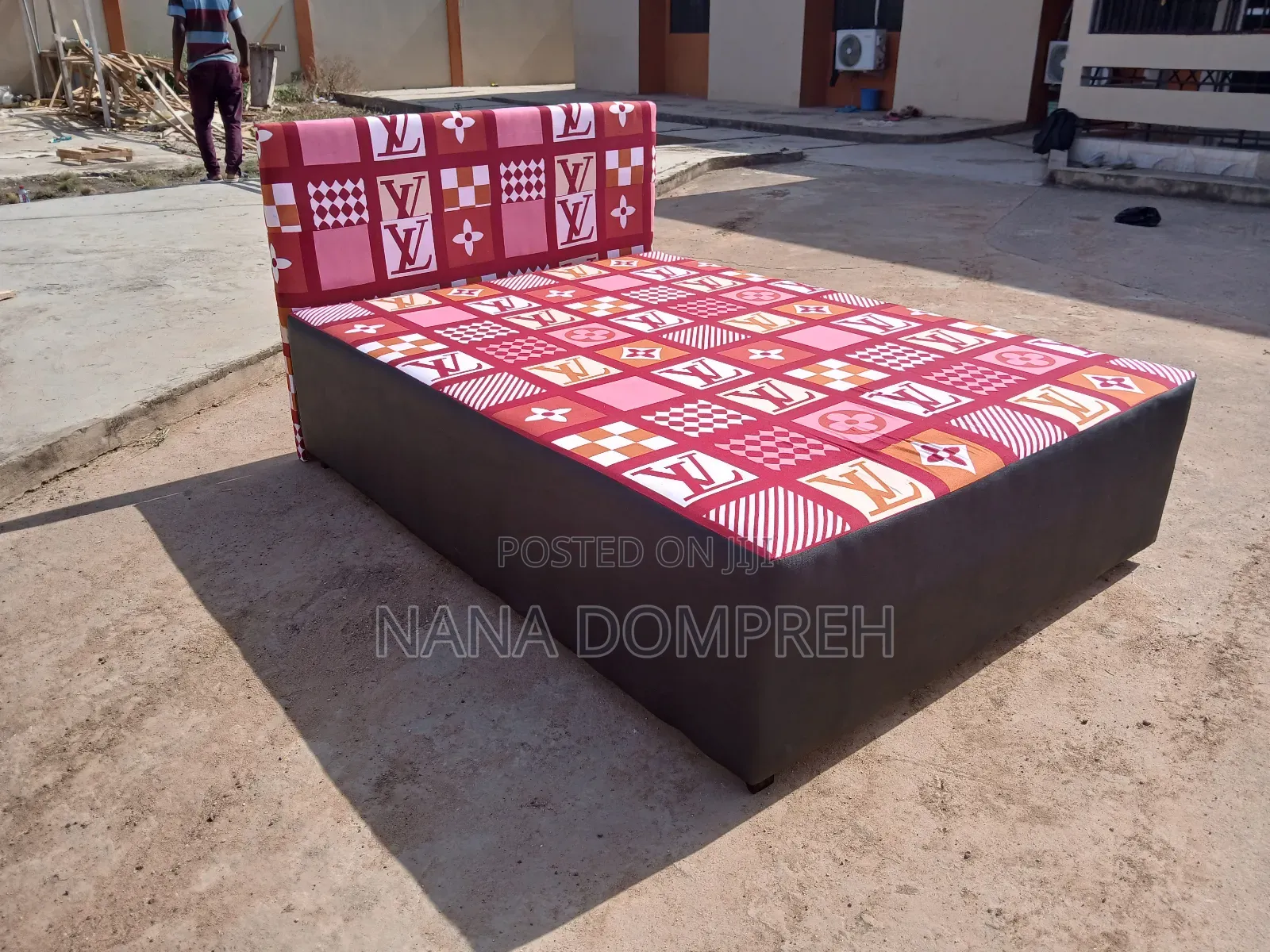 Colourful Lv Inbuilt Double Bed