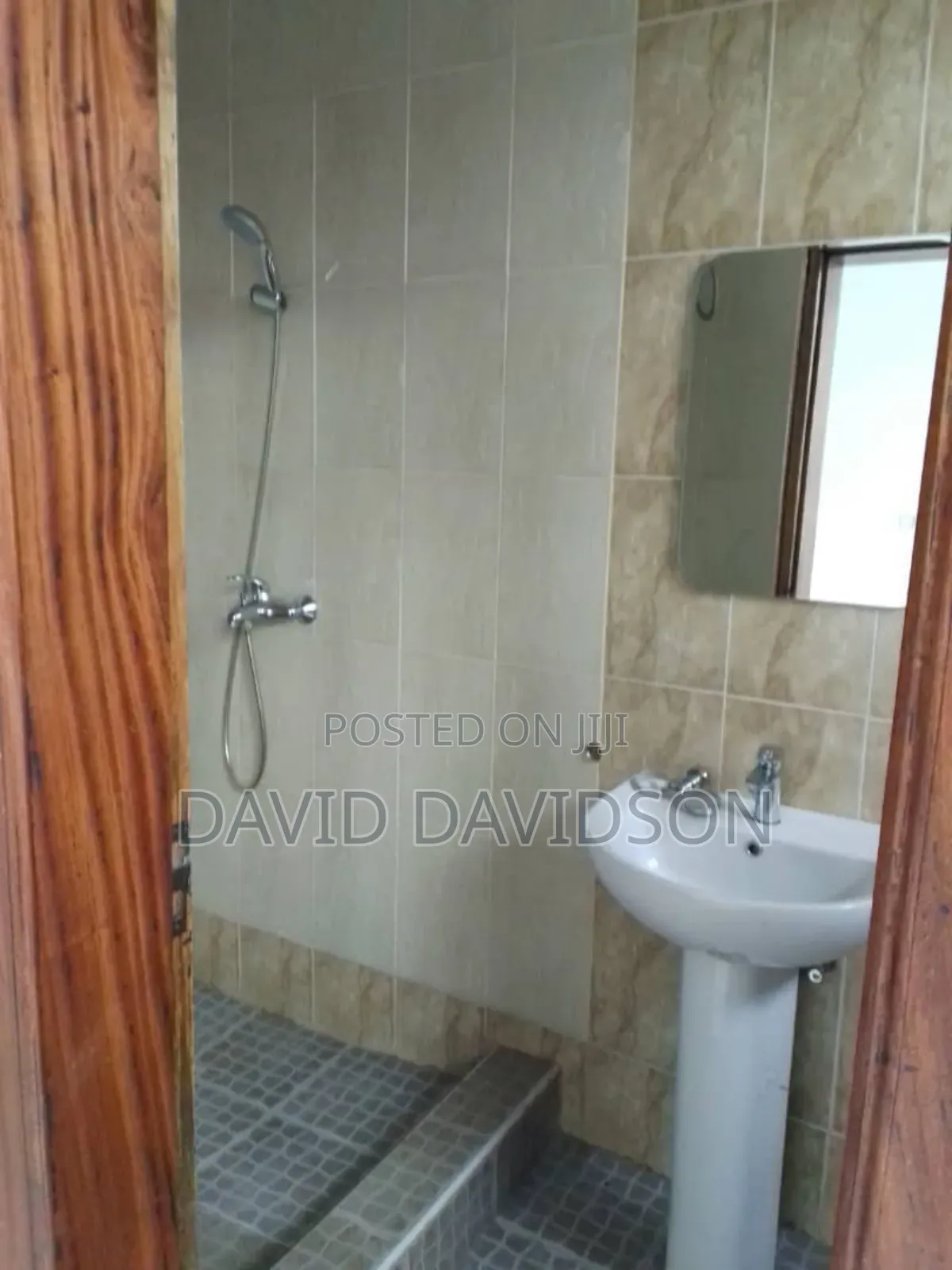 3bdrm Mansion in 3 Bedroom House, Tema Metropolitan for rent