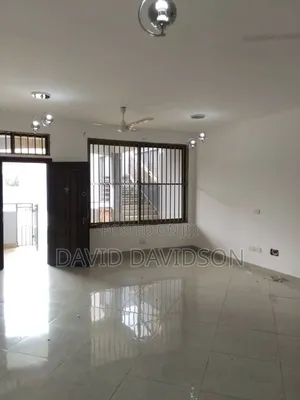 3bdrm Mansion in 3 Bedroom House, Tema Metropolitan for rent