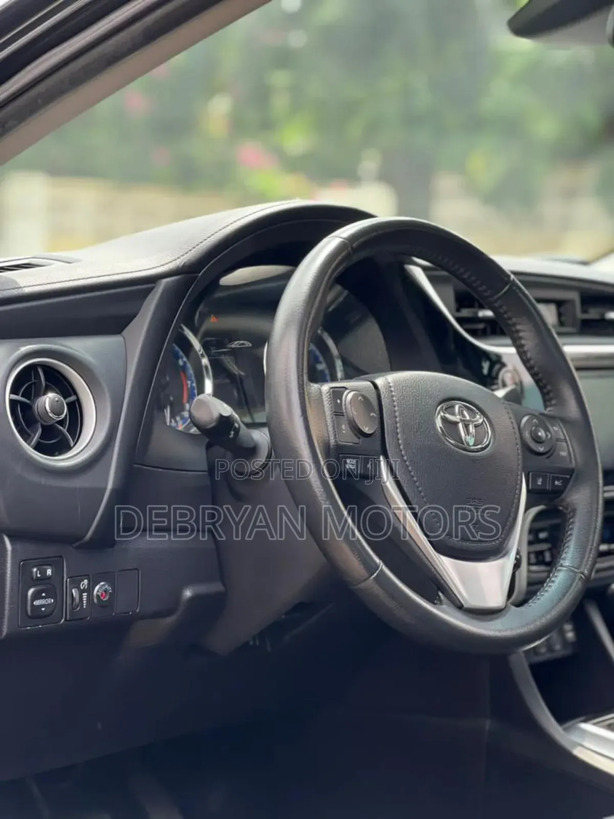 Toyota Corolla SE (1.8L 4cyl 6M) 2019 Black