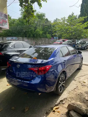 Toyota Corolla SE (1.8L 4cyl 2A) 2019 Blue