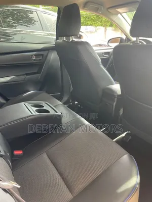 Toyota Corolla SE (1.8L 4cyl 2A) 2019 Blue