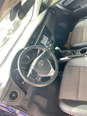 Toyota Corolla SE (1.8L 4cyl 2A) 2019 Blue