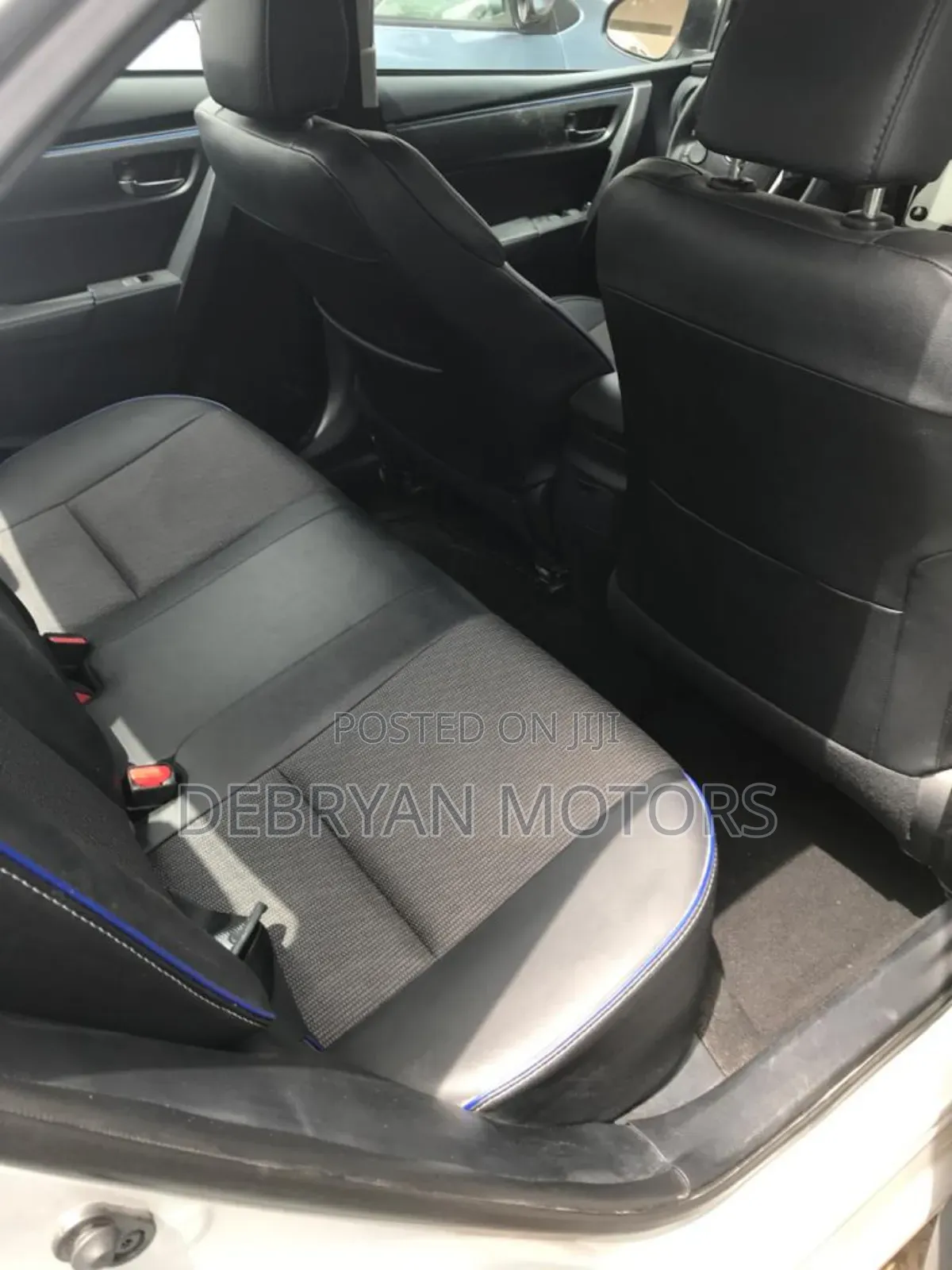 Toyota Corolla SE (1.8L 4cyl 6M) 2019 Silver
