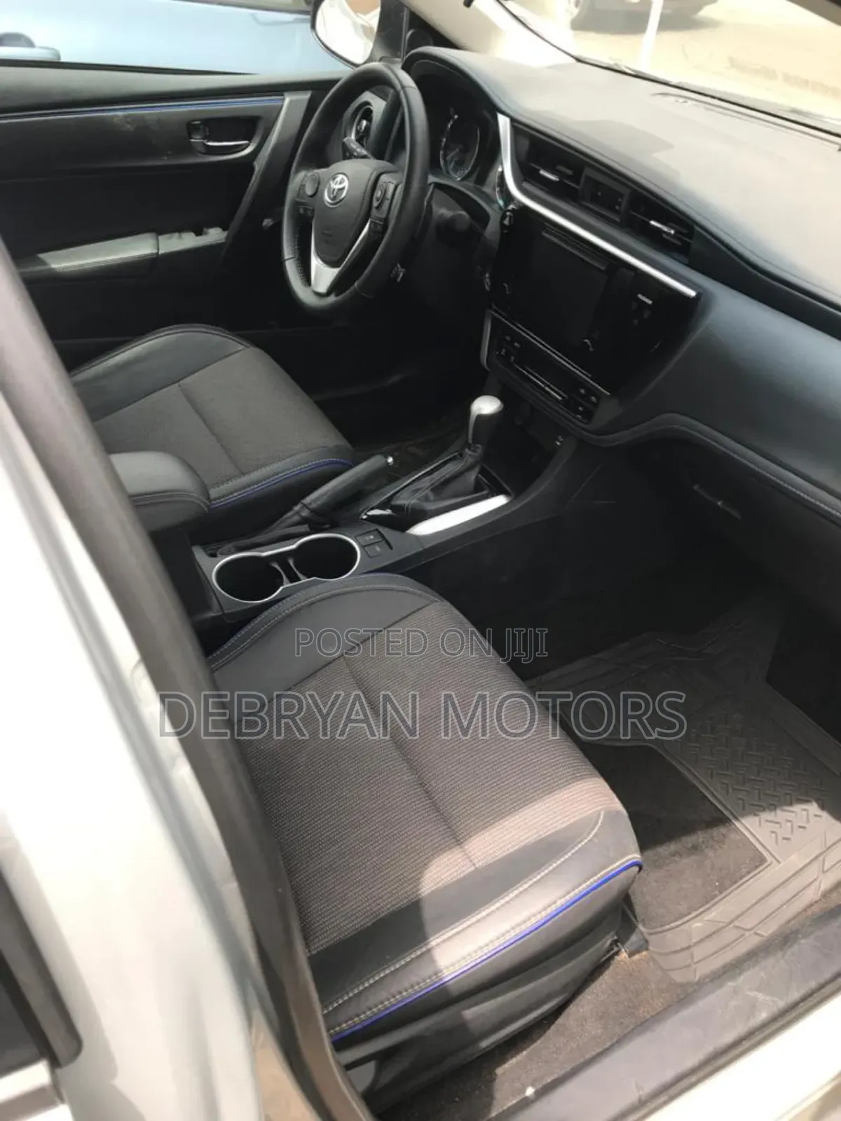 Toyota Corolla SE (1.8L 4cyl 6M) 2019 Silver