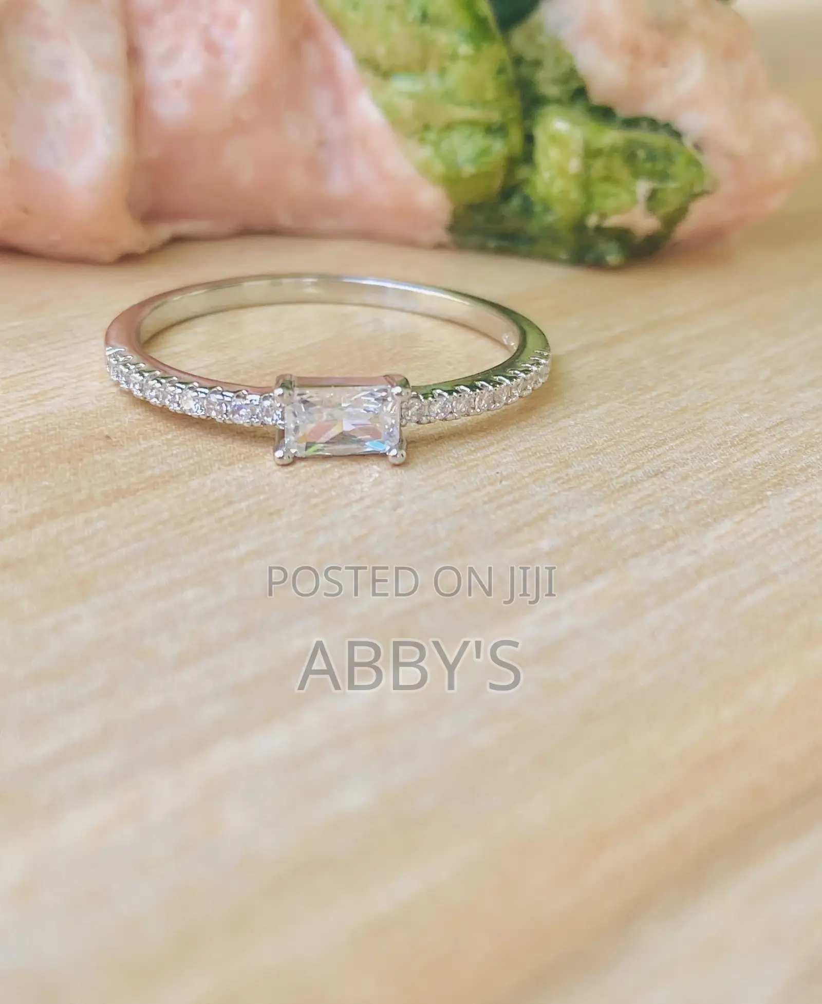 Cute Cut Ladies Promise Ring