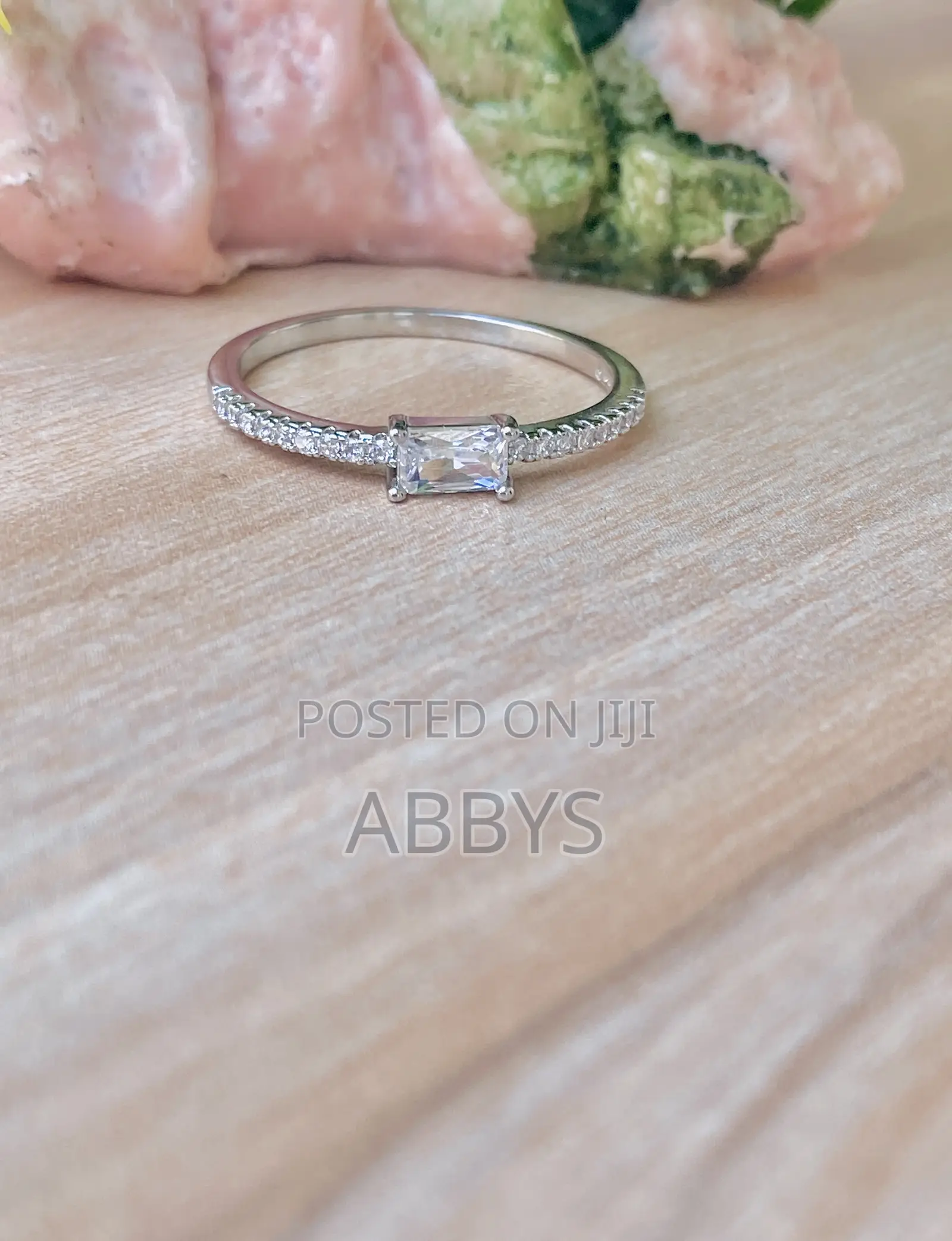 Cute Cut Ladies Promise Ring