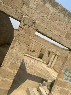 6bedroom Self Contained House for Sale